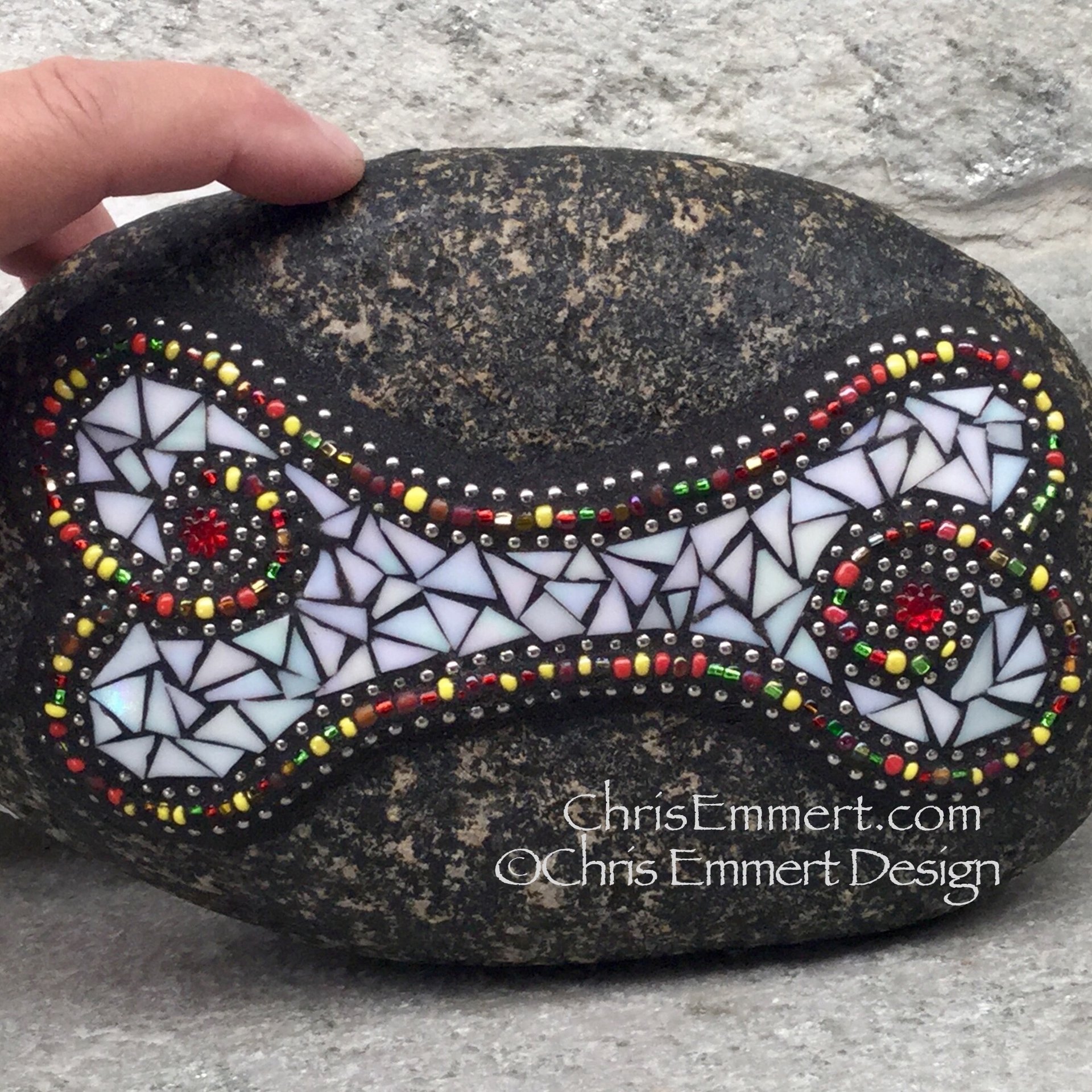 White Bone Pet Mosaic Garden Stone /Reds
