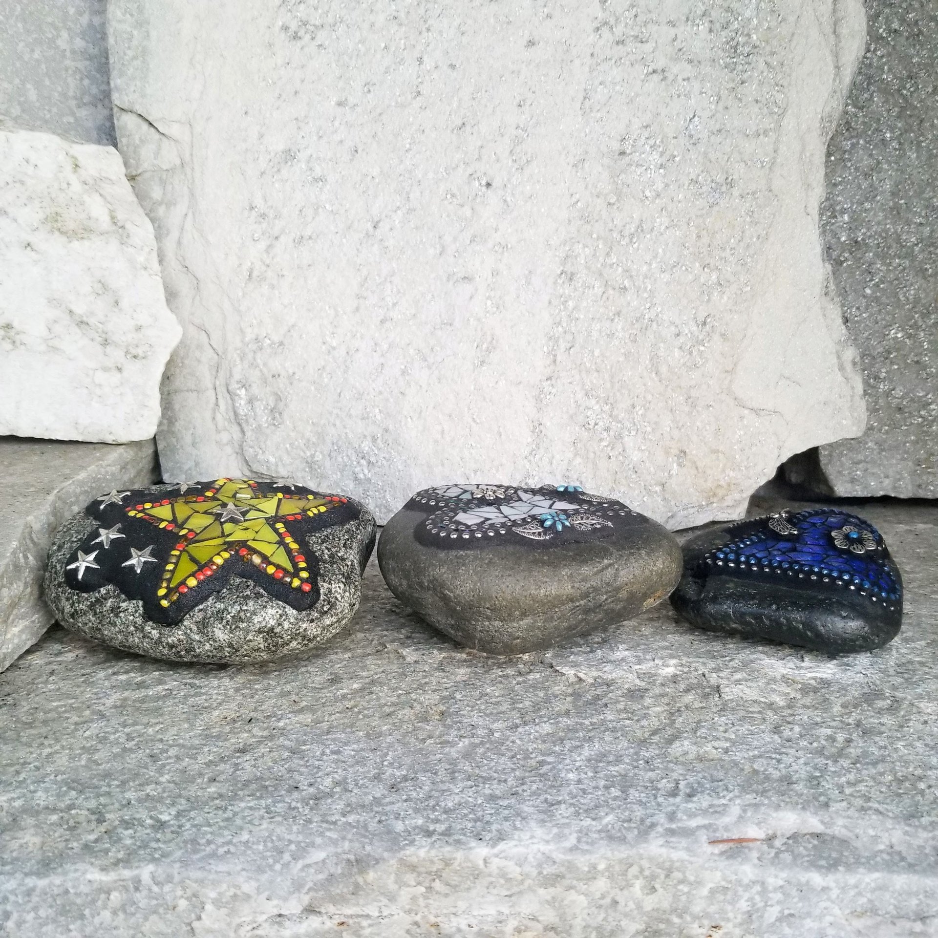 Mosaic Garden Set of 3  #3 Group Mosaic Heart and Stones 