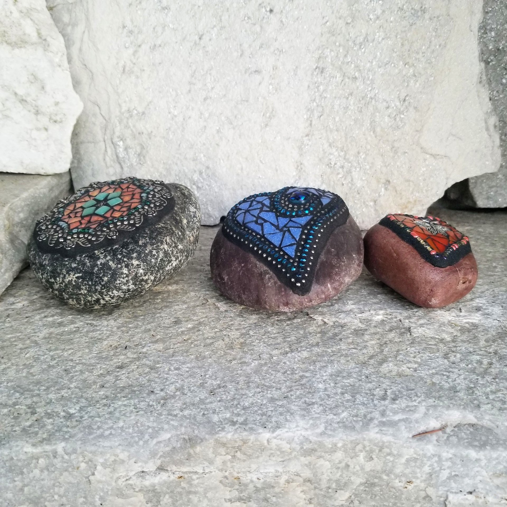 Mosaic Garden Set of 3  #2 Group Mosaic Heart and Stones 
