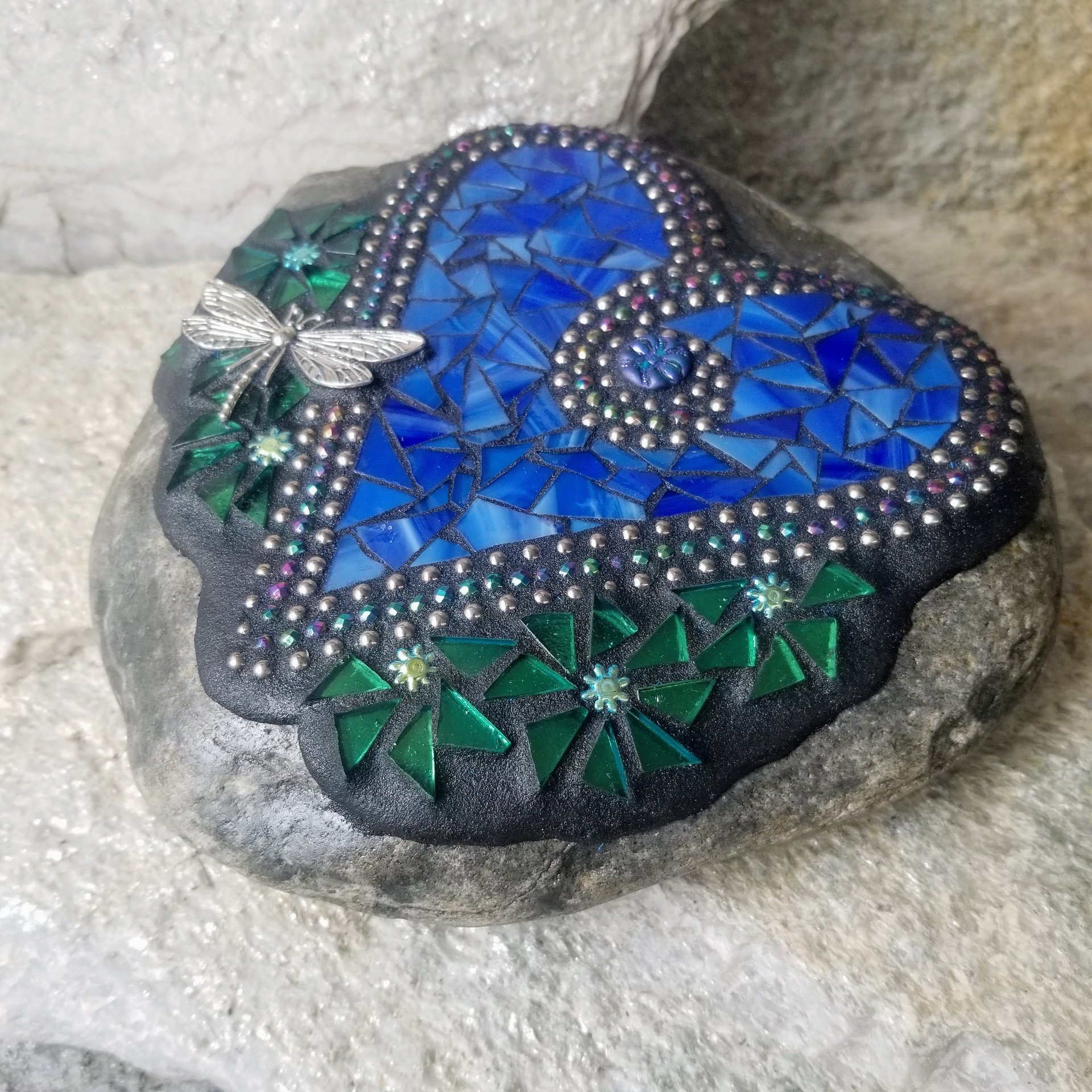 Medium Blue Mosaic Heart Garden Stone w/Dragonfly